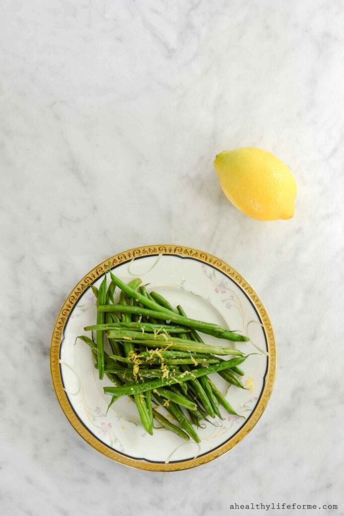  Lemon Green Beans make a fresh, healthy, and easy side dish that can be served year round. Gluten Free, Dairy Free, Paleo, Vegan | ahealthylifeforme.com