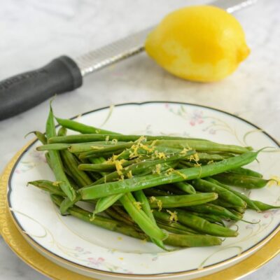 Lemon Green Beans make a fresh, healthy, and easy side dish that can be served year round. Gluten Free, Dairy Free, Paleo, Vegan | ahealthylifeforme.com