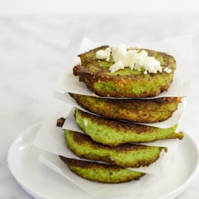 Broccoli Feta Fritters are the perfect way to enjoy your Broccoli. Feta makes these green little discs a little salty and creamy and a quick fry gives them a nice crunchy edge. | ahealthylifeforme.com