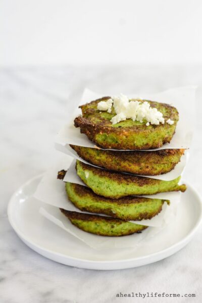 Broccoli Feta Fritters are the perfect way to enjoy your Broccoli. Feta makes these green little discs a little salty and creamy and a quick fry gives them a nice crunchy edge. | ahealthylifeforme.com
