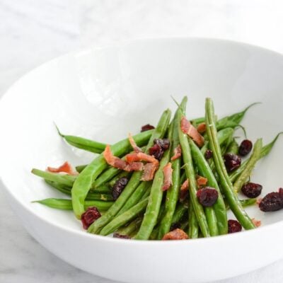 Holiday Green Beans is the perfect healthy side dish to serve at your holiay table. Easy, quick and using only the freshest ingredients | ahealthylifeforme.com