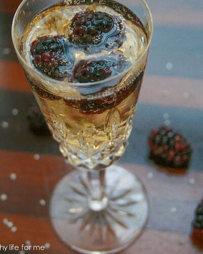 Blackberry Champagne Cocktail Recipe | ahealthylifeofrme.com