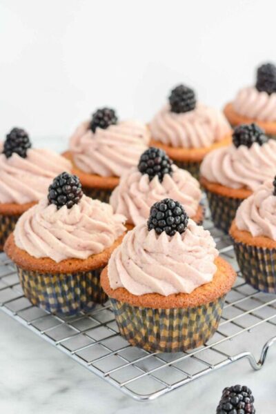 cropped-Lemon-Blackberry-Cupcakes-Recipe-4.jpg