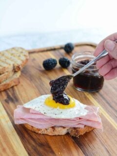 Ham and Egg Blackberry Open Face Sandwich made with Hormel Natural Choice Honey Deli Ham. | ahealthylifeforme.com