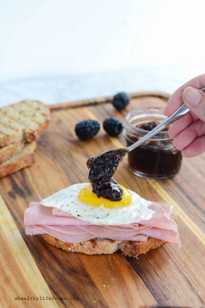 Ham and Egg Blackberry Open Face Sandwich made with Hormel Natural Choice Honey Deli Ham. | ahealthylifeforme.com