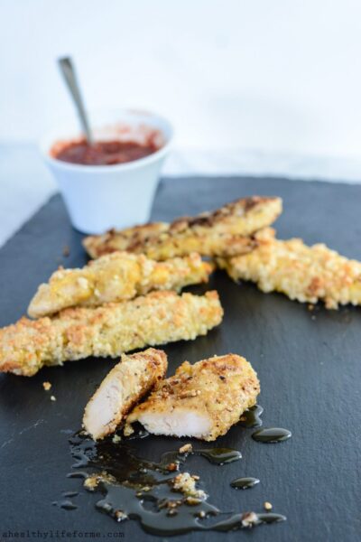 Macadmia Coconut Crusted Chicken Tenders are a healthy baked dinner that is gluten free dairy free and ready in under 30 minutes | ahealthylifeforme.com