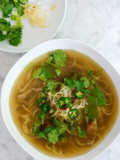 Beef Pho Noodle Soup is a simple delicious quick weeknight dinner for the whole family | ahealthylifeforme.com
