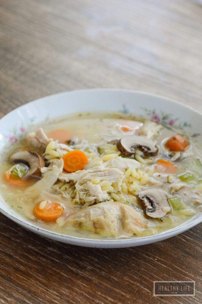 Lemony Chicken and Orzo Soup is a healthy, light and fresh soup that is ready in 30 minutes | ahealthylifeforme.com