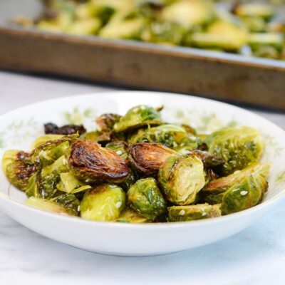 Maple Sesame Roasted Brussels Sprouts are sweet and nutty in flavor. They take minutes to prepare and are ready in less than 30 minutes | ahealthylifeforme.com