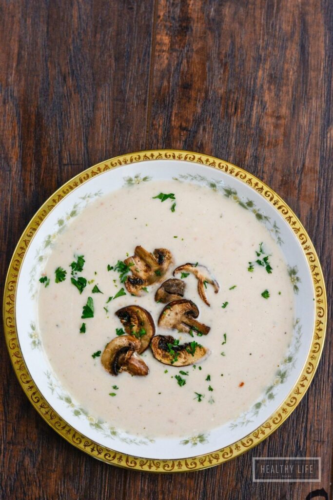 White Bean Mushroom Bacon Soup is creamy, spicy, rustic soup that is healthy, gluten free and loaded with fiber and protein | ahealthylifeforme.com