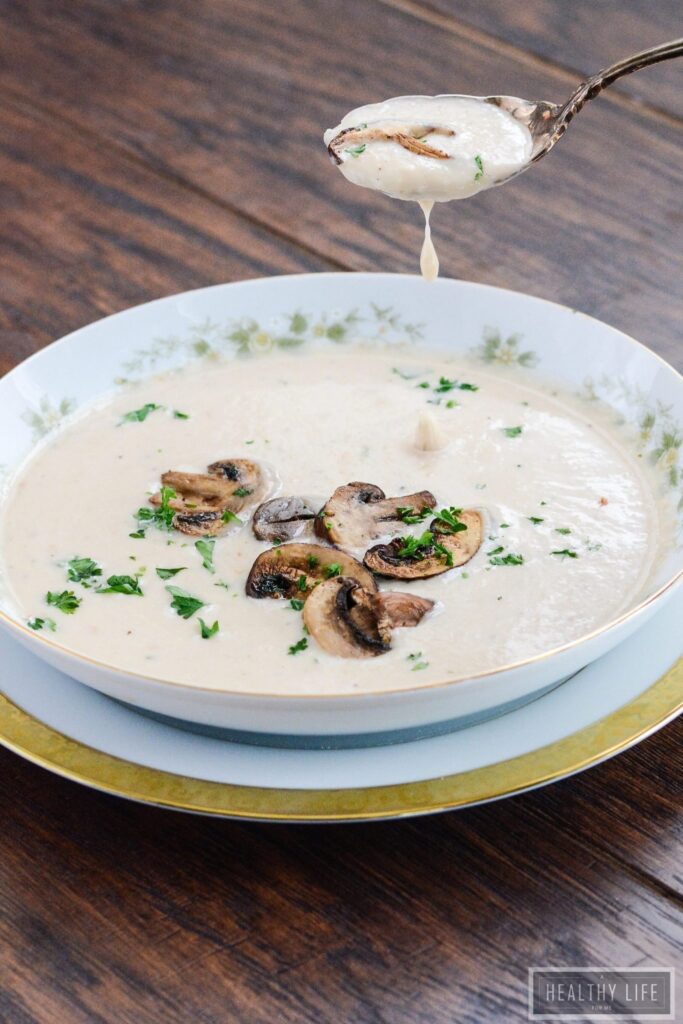 White Bean Mushroom Bacon Soup is creamy, spicy, rustic soup that is healthy, gluten free and loaded with fiber and protein | ahealthylifeforme.com