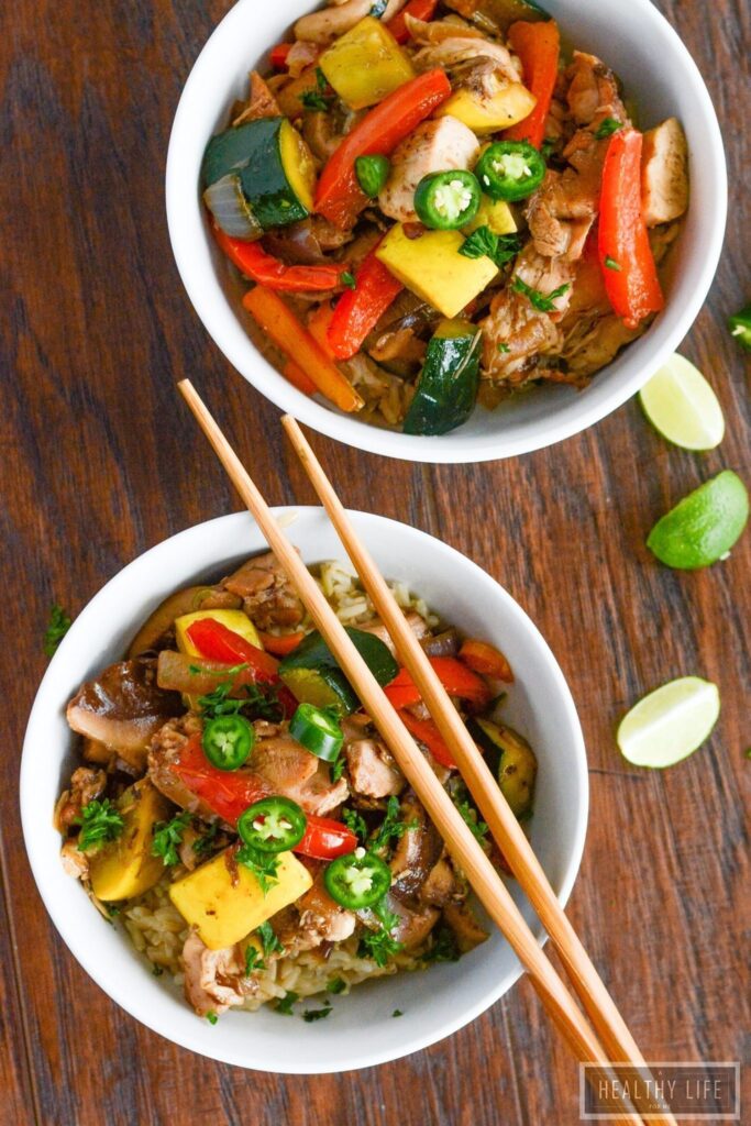 Healthy Paleo Chicken Stir Fry Recipe in your home kitchen in 30 minutes filled with pieces of organic chicken and loads of freshly diced vegetables. | ahealthylifeforme.com