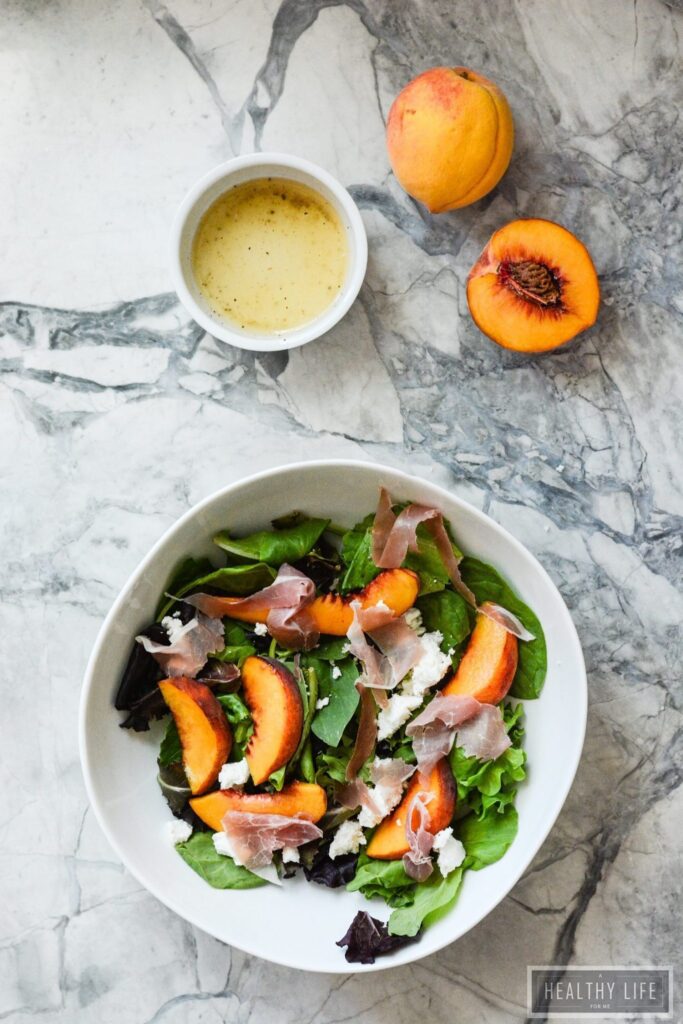 This Peach Prosciutto Mixed Green Salad is a light, sweet, and salty salad recipe | ahealthylifeforme.com