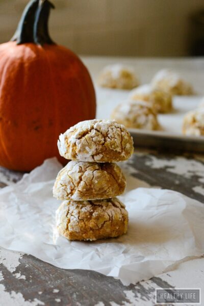Gluten Free Pumpkin Crinkle Cookies are an incredibly soft and chewy cookie with tons of pumpkin spice flavor | ahealthylifeforme.com