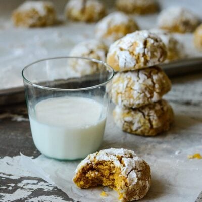 Gluten Free Pumpkin Crinkle Cookies are an incredibly soft and chewy cookie with tons of pumpkin spice flavor | ahealthylifeforme.com