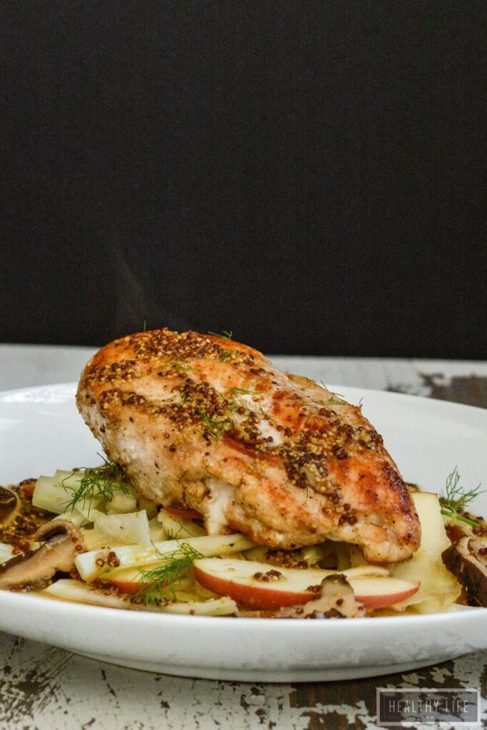 This Pan Roasted Chicken with Apple Fennel Slaw is a delicious dinner recipe that is cooked in one pan and only takes 30 minutes to prepare. A great healthy, high protein, low-calorie weeknight dinner | ahealthylifeforme.com