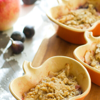 Apple fig baked oatmeal cups.