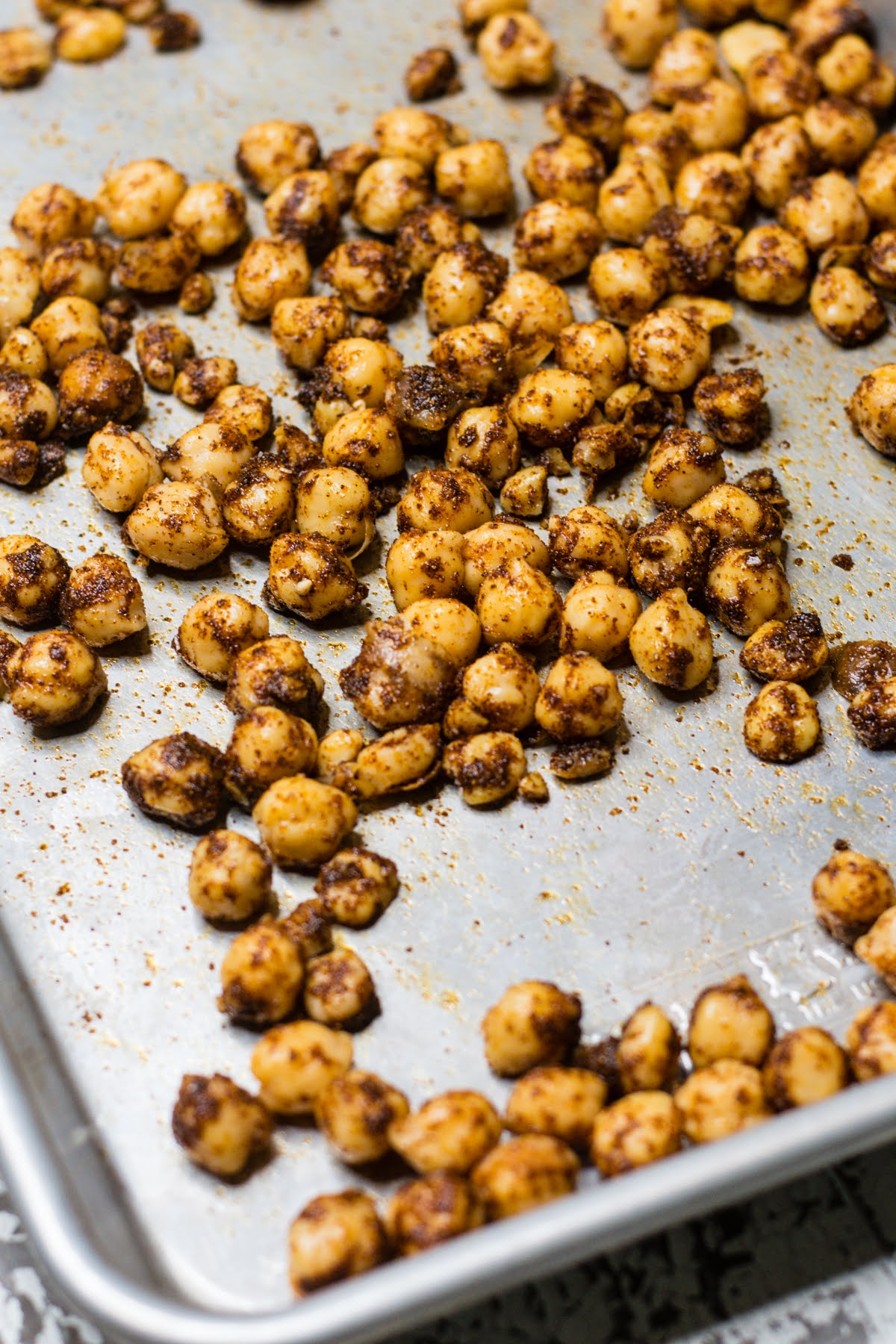 Roasted chickpeas that have been seasoned with spices and oil.