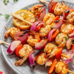 Juicy shrimp brochettes with crunchy veggies.